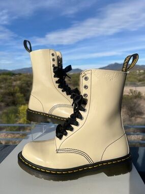 Dr. Martens x Marc Jacobs REDUX GRUNGE Cream Patent 10 Eye Boots FLAWED‼️